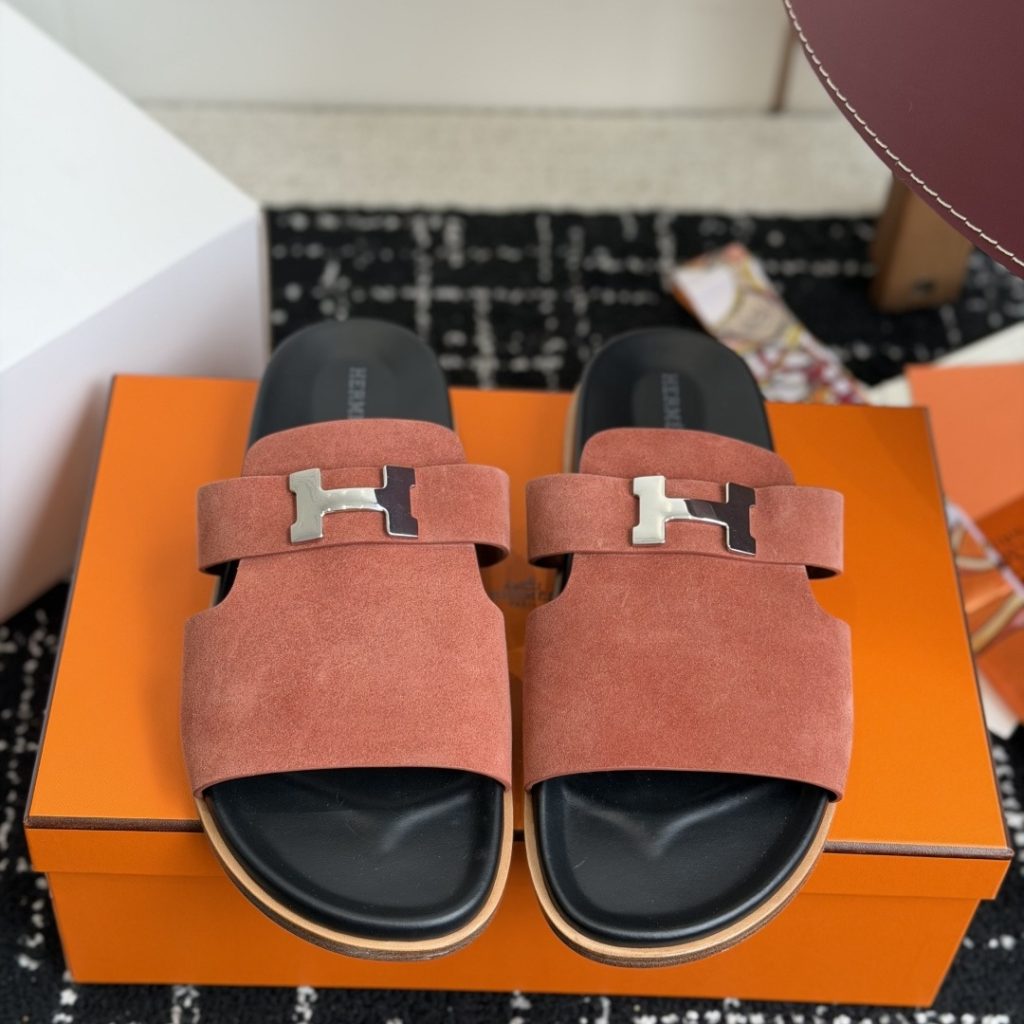 HERMES Slippers in Premium Leather with Molded Rubber Outsole