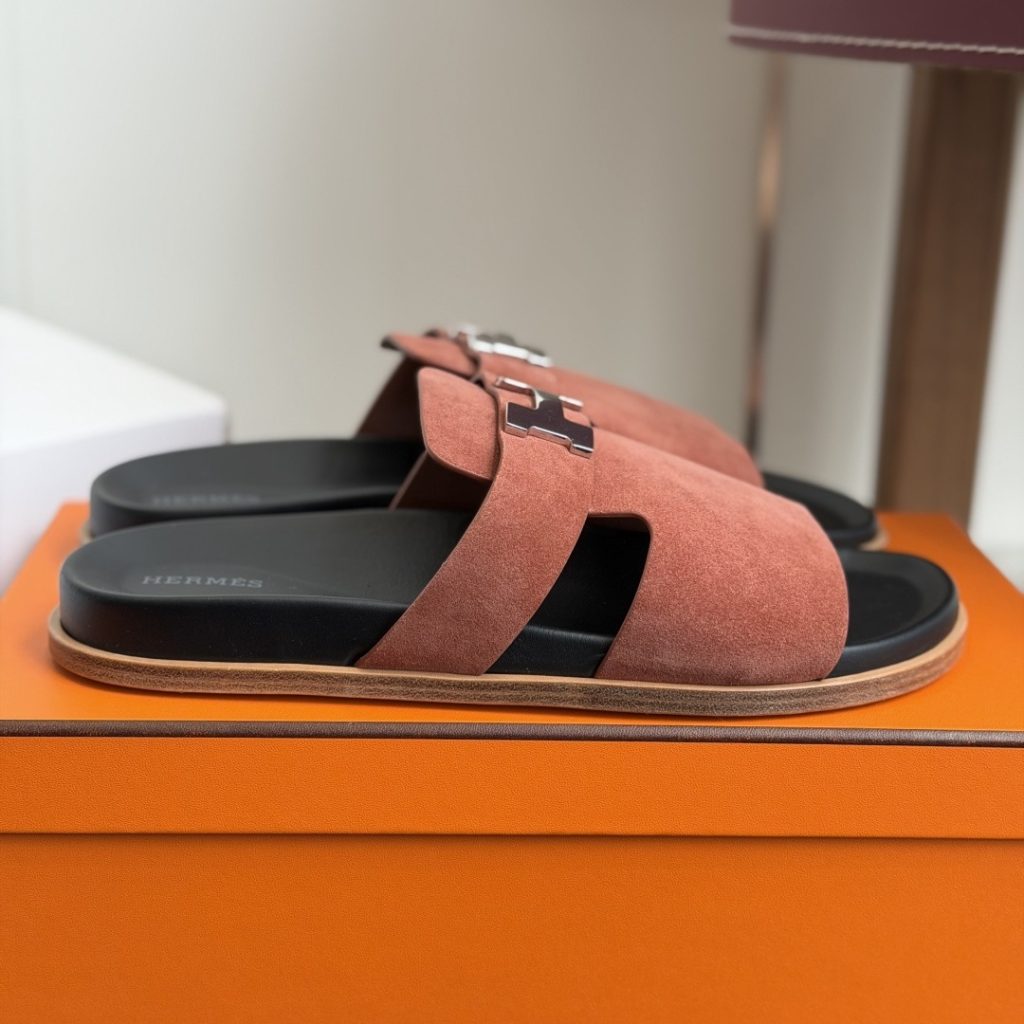 HERMES Slippers in Premium Leather with Molded Rubber Outsole
