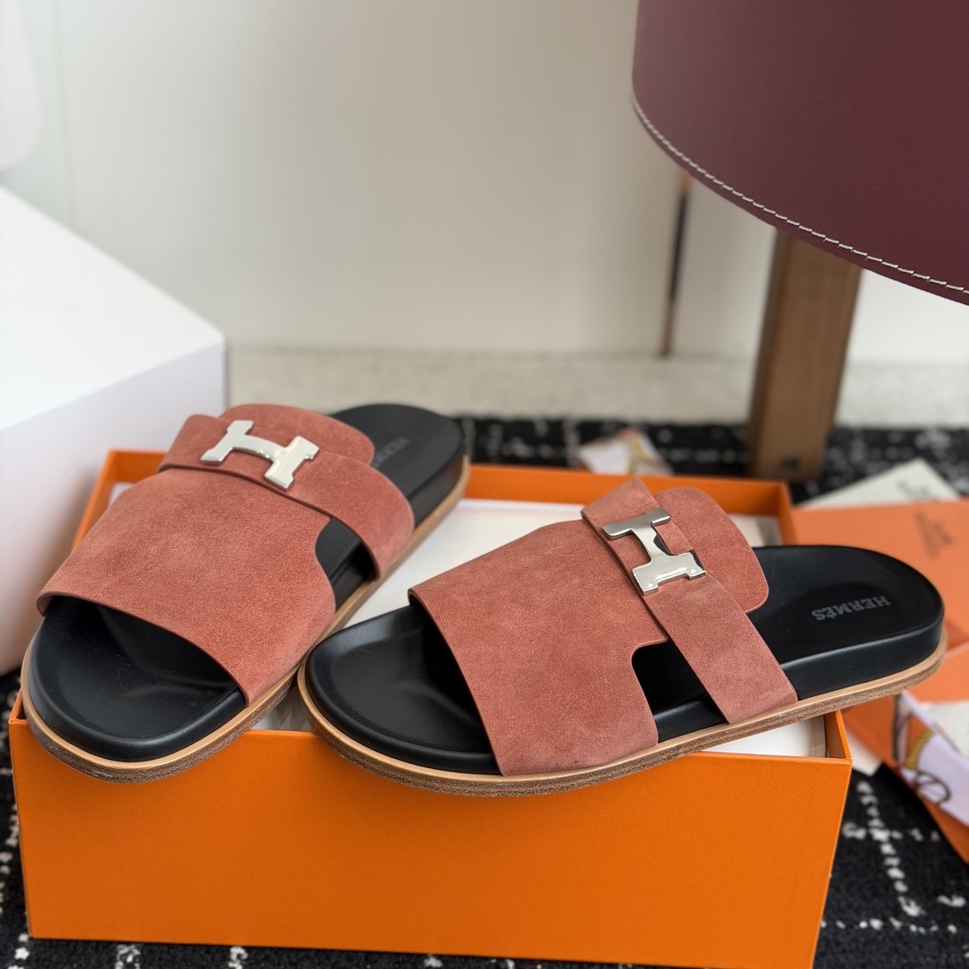 HERMES Slippers in Premium Leather with Molded Rubber Outsole