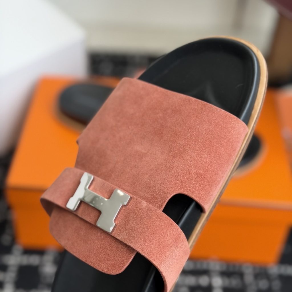 HERMES Slippers in Premium Leather with Molded Rubber Outsole