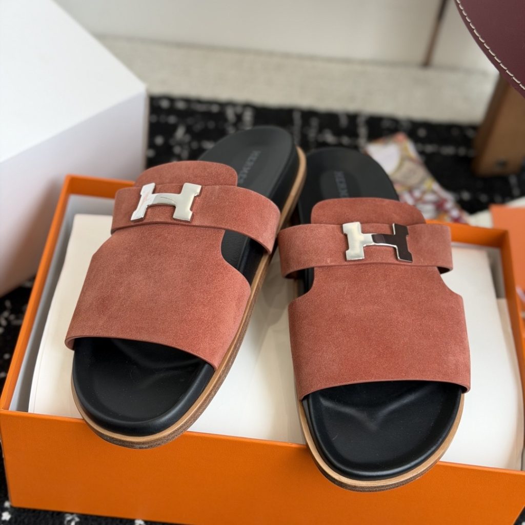HERMES Slippers in Premium Leather with Molded Rubber Outsole