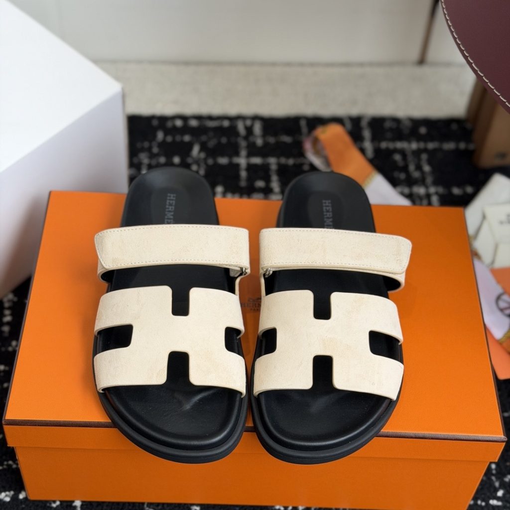 HERMES Sandals in Premium Leather with Molded Rubber Outsole