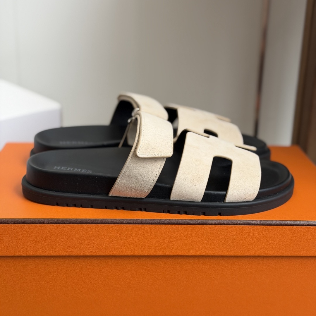 HERMES Sandals in Premium Leather with Molded Rubber Outsole