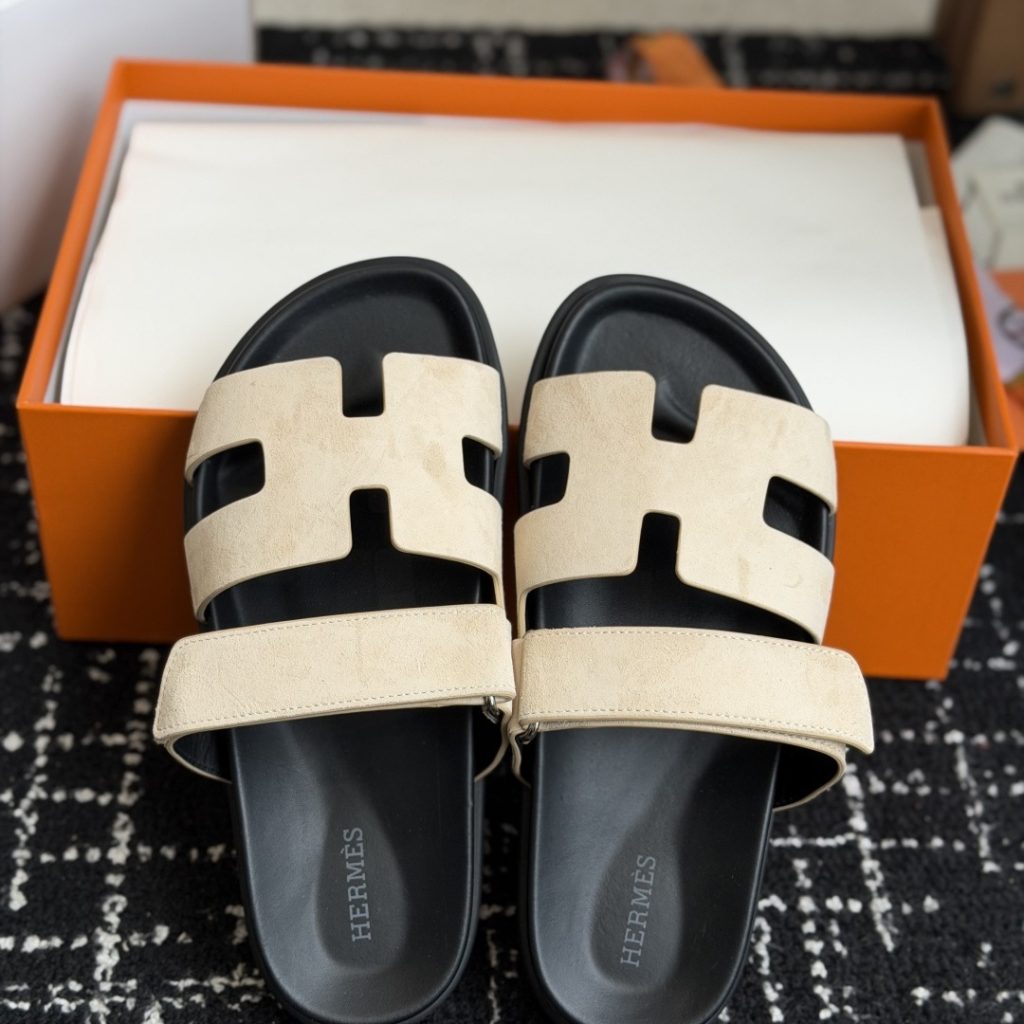 HERMES Sandals in Premium Leather with Molded Rubber Outsole