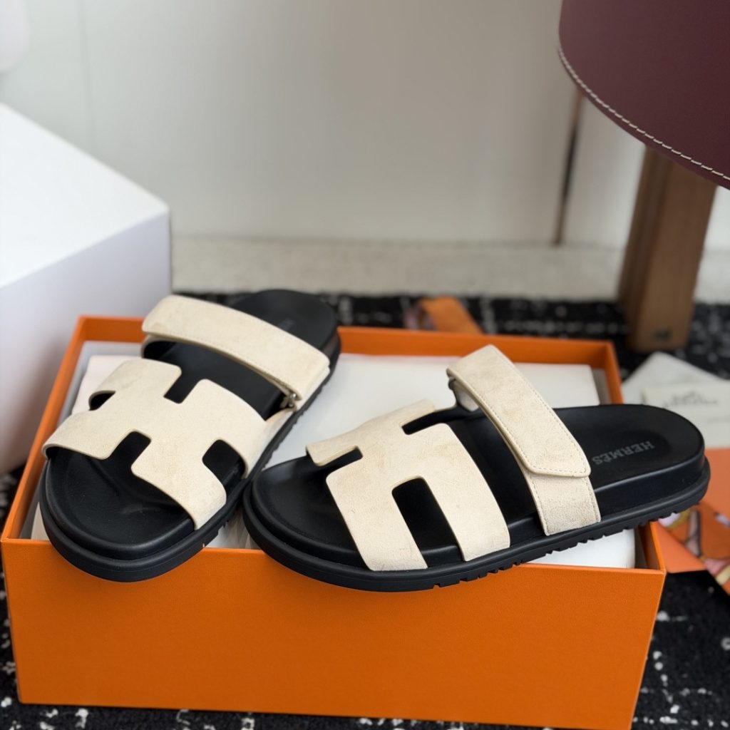 HERMES Sandals in Premium Leather with Molded Rubber Outsole