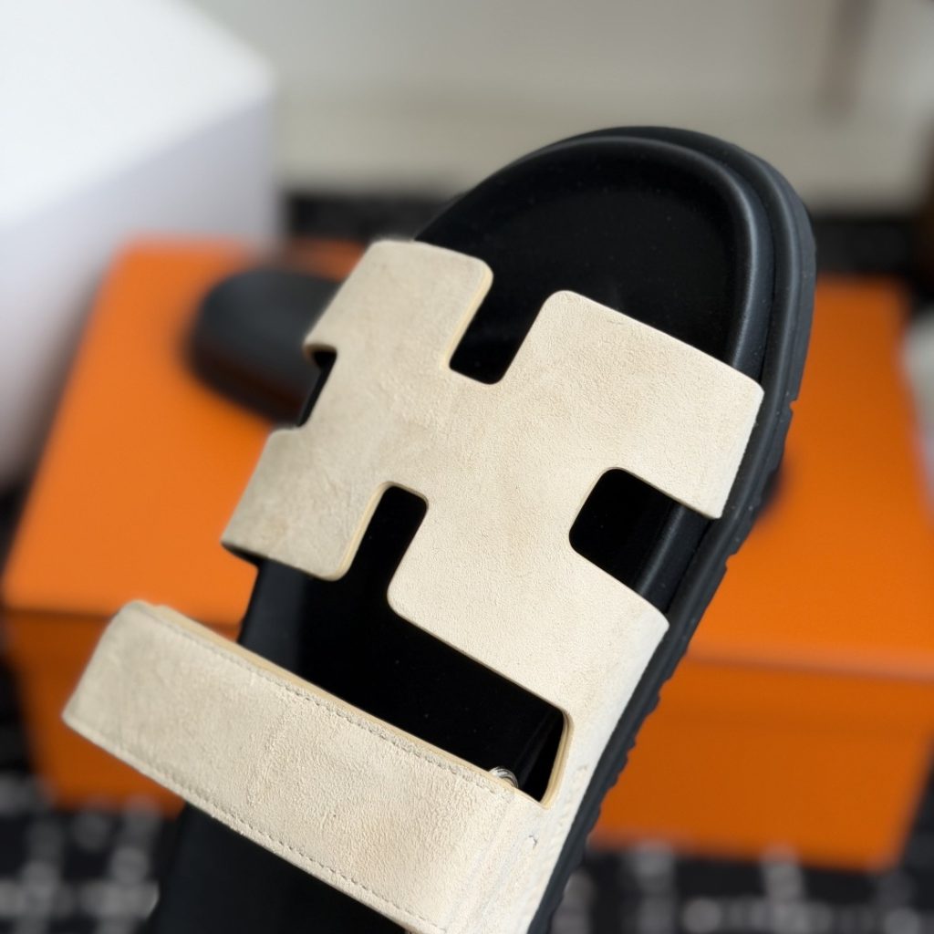 HERMES Sandals in Premium Leather with Molded Rubber Outsole
