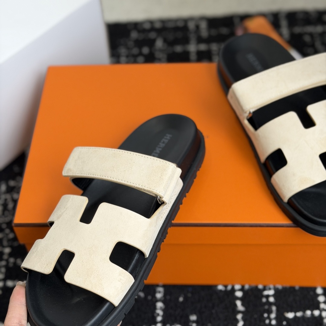 HERMES Sandals in Premium Leather with Molded Rubber Outsole