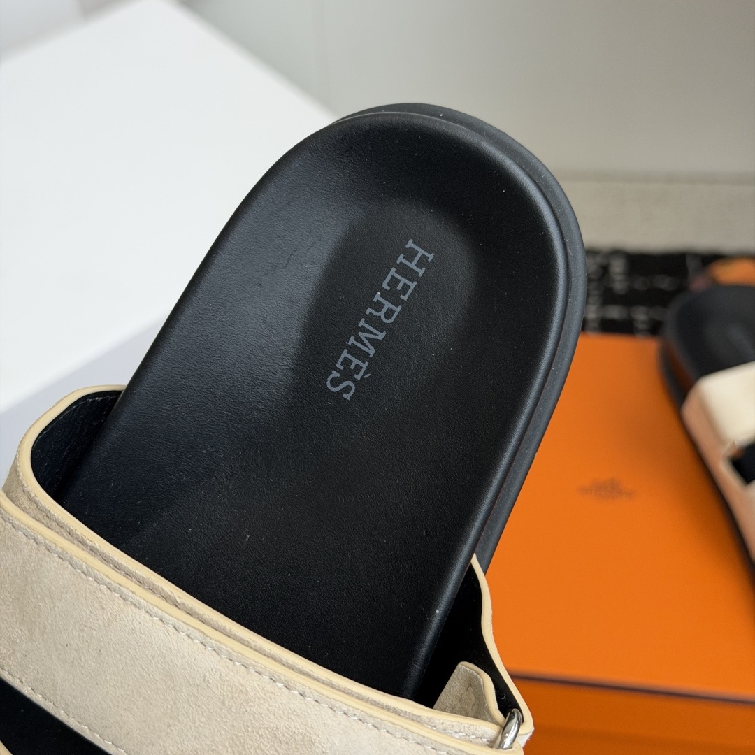 HERMES Sandals in Premium Leather with Molded Rubber Outsole