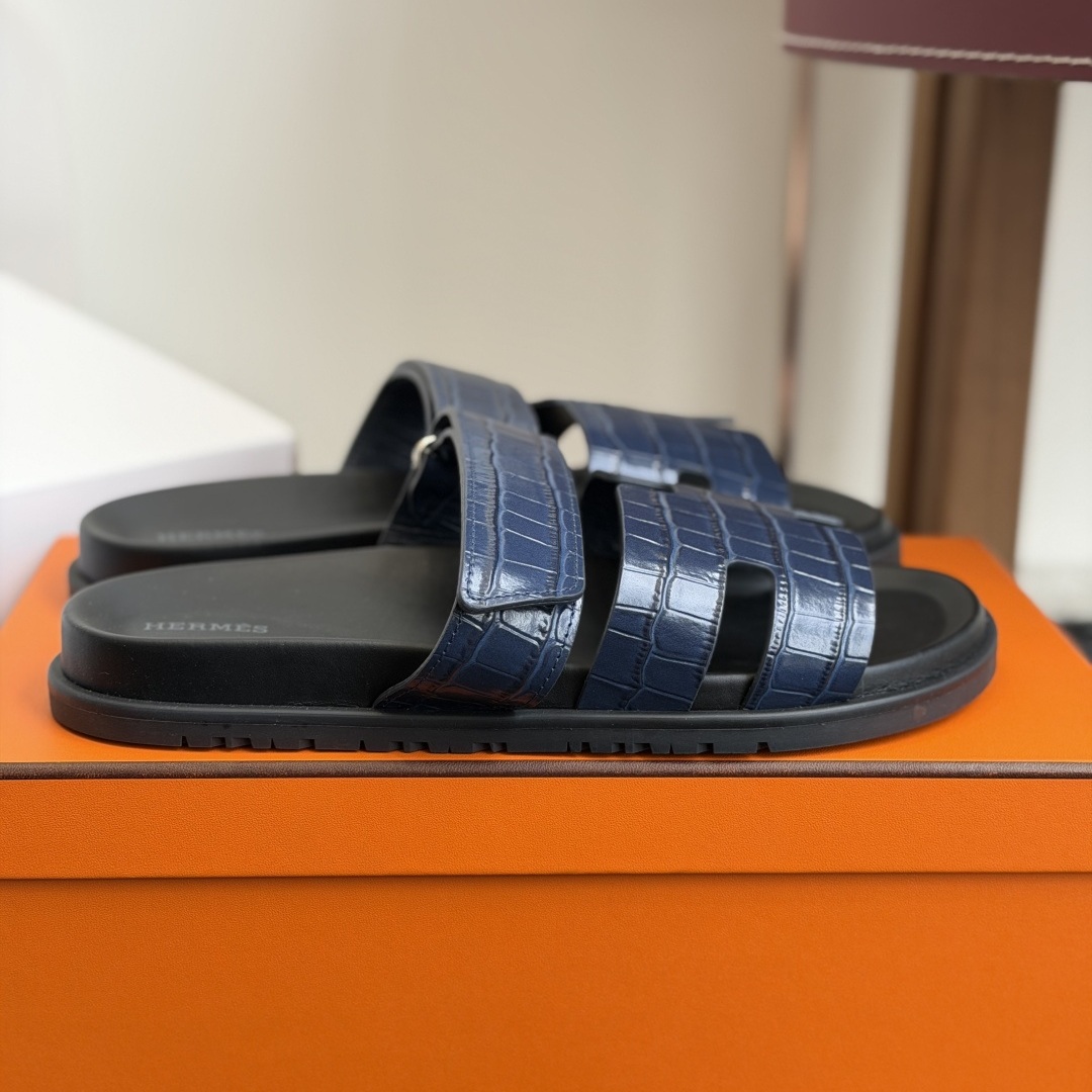 HERMES Slippers in Premium Leather with Molded Rubber Outsole