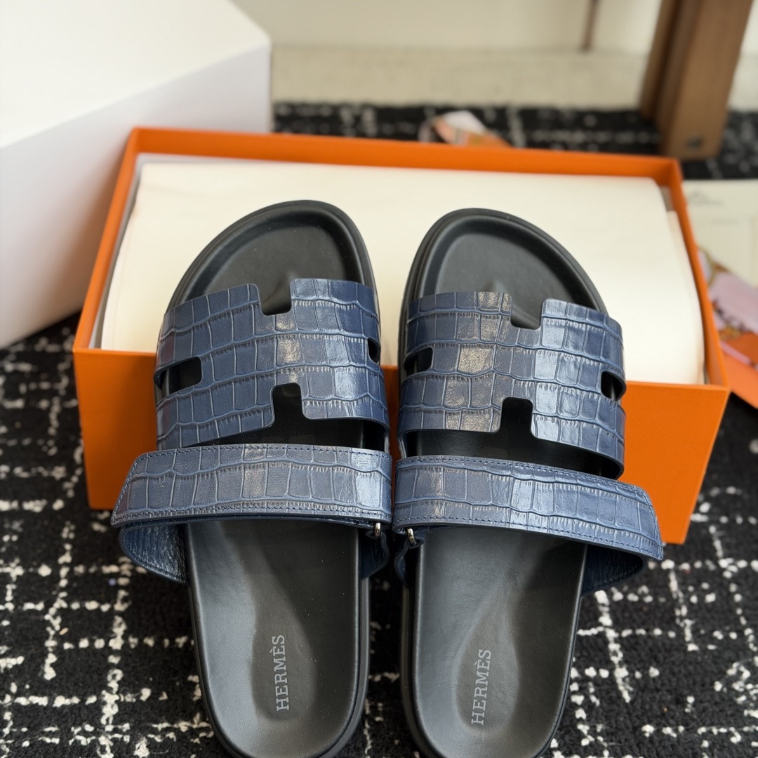 HERMES Slippers in Premium Leather with Molded Rubber Outsole