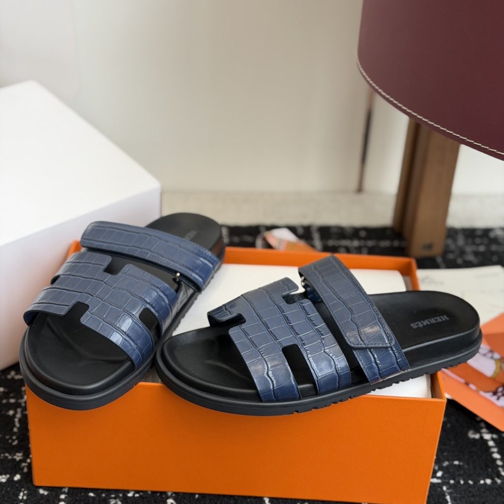 HERMES Slippers in Premium Leather with Molded Rubber Outsole