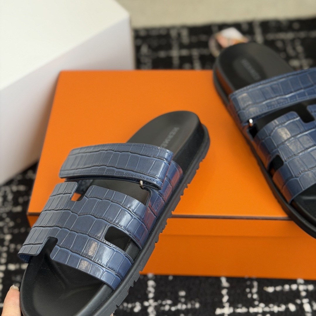 HERMES Slippers in Premium Leather with Molded Rubber Outsole