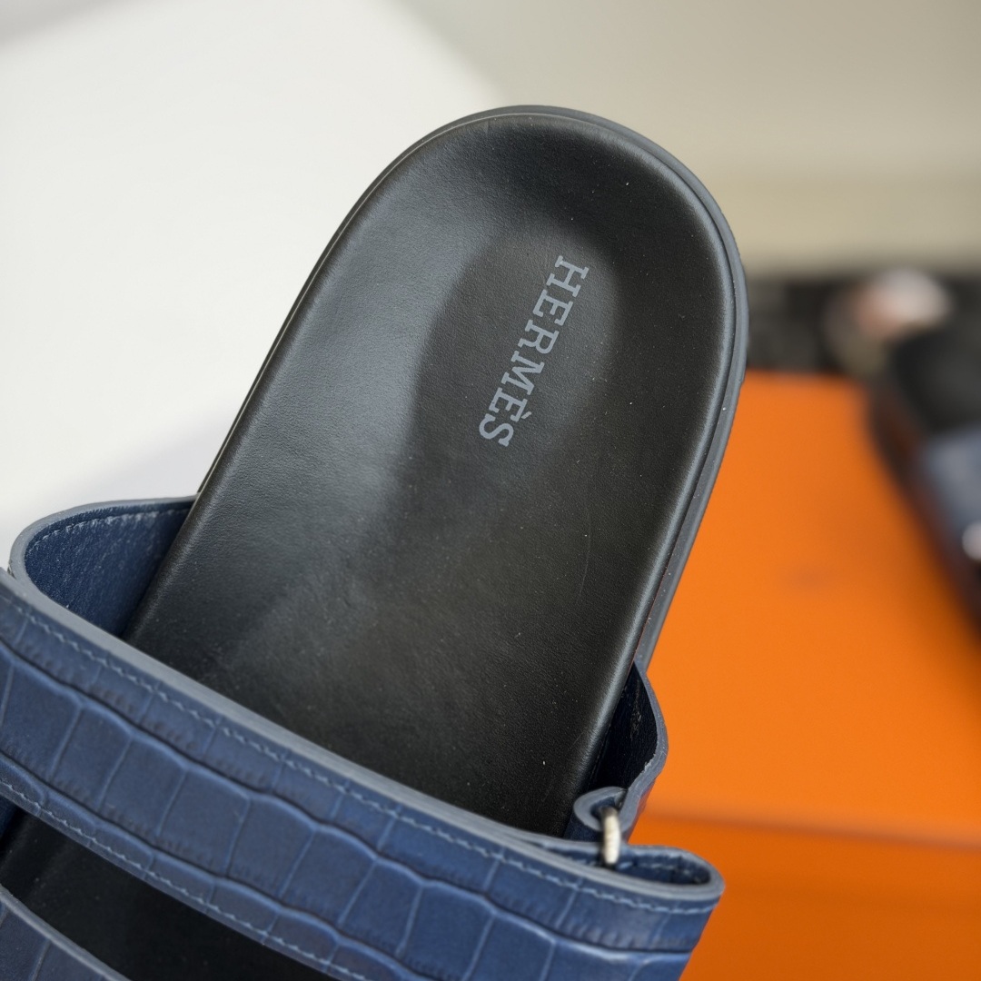 HERMES Slippers in Premium Leather with Molded Rubber Outsole
