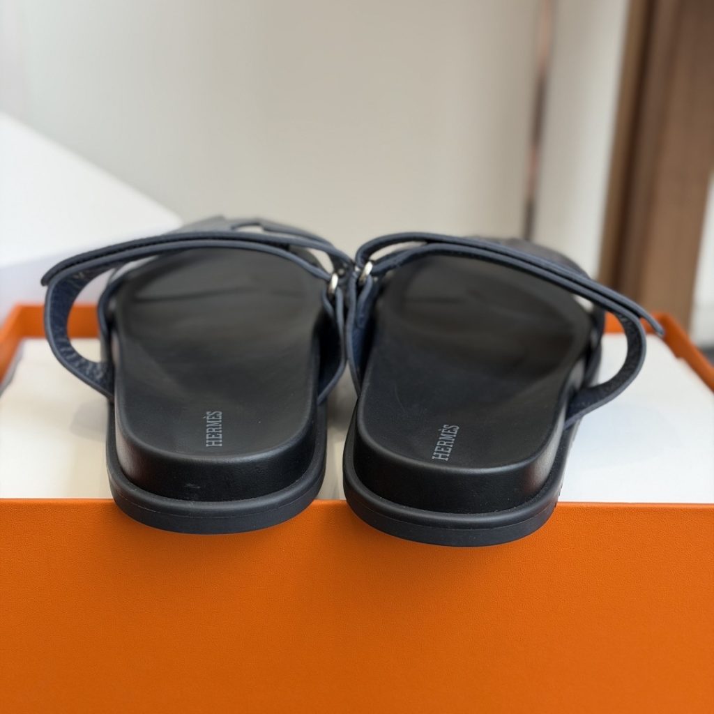 HERMES Slippers in Premium Leather with Molded Rubber Outsole
