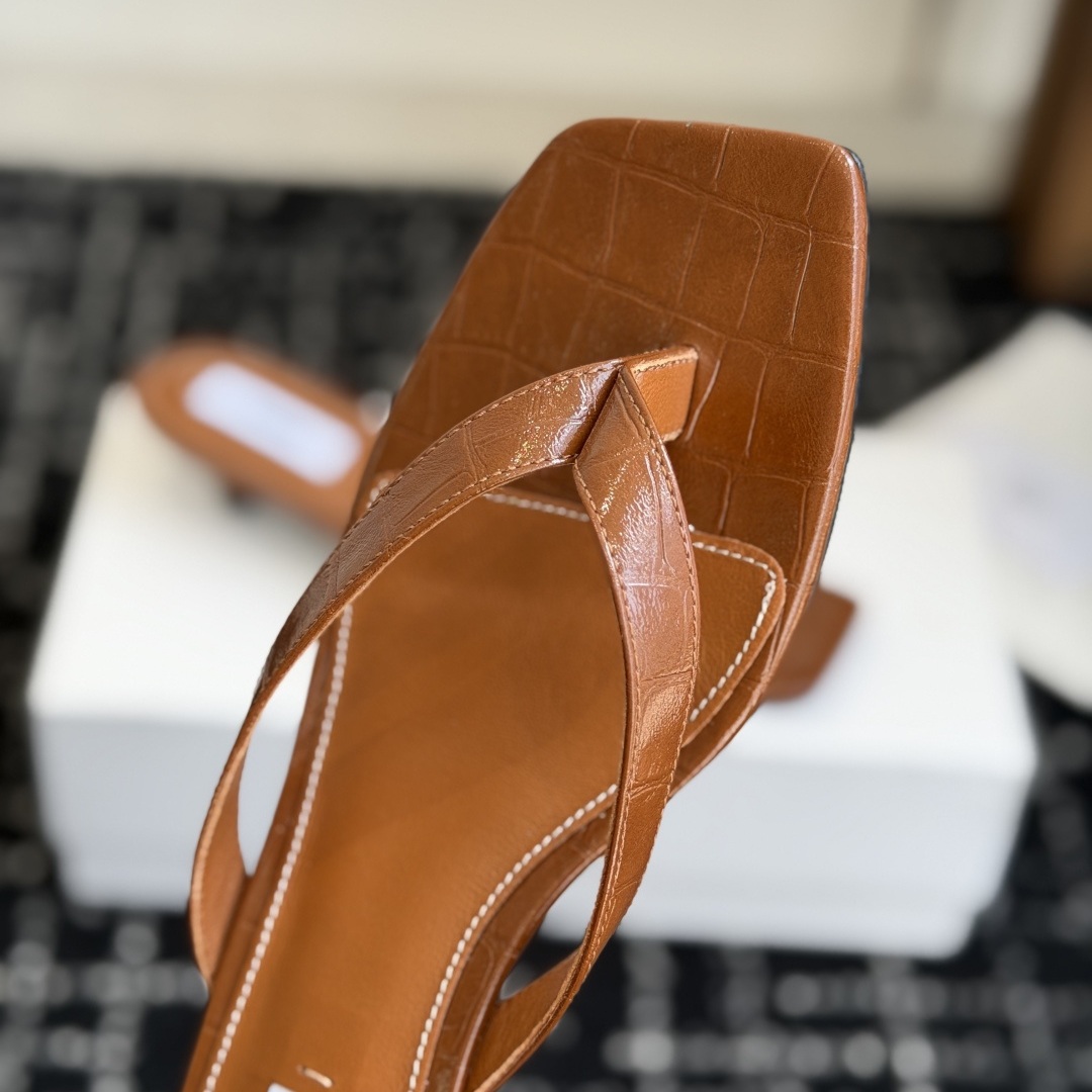 TOTEME Slippers in Premium Leather with Molded Rubber Outsole