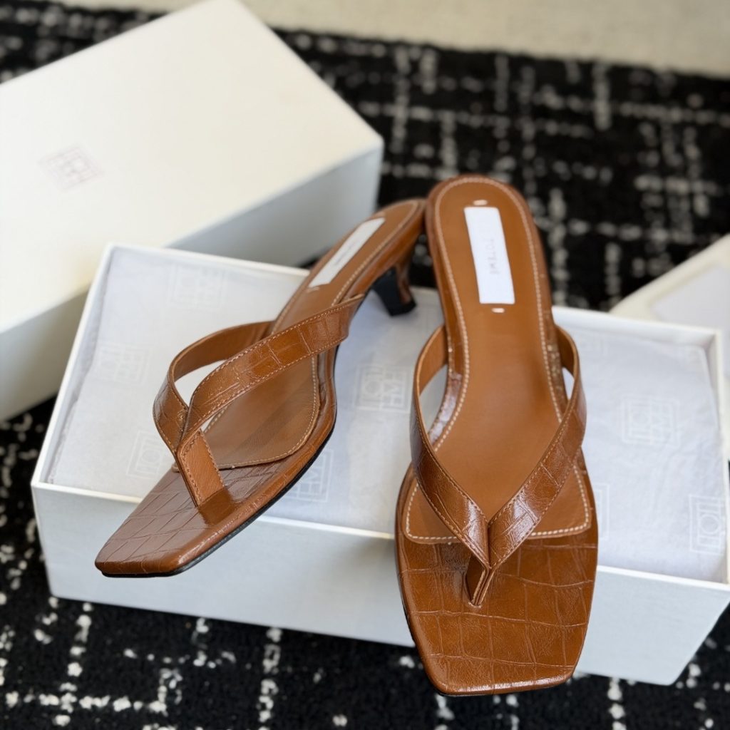 TOTEME Slippers in Premium Leather with Molded Rubber Outsole