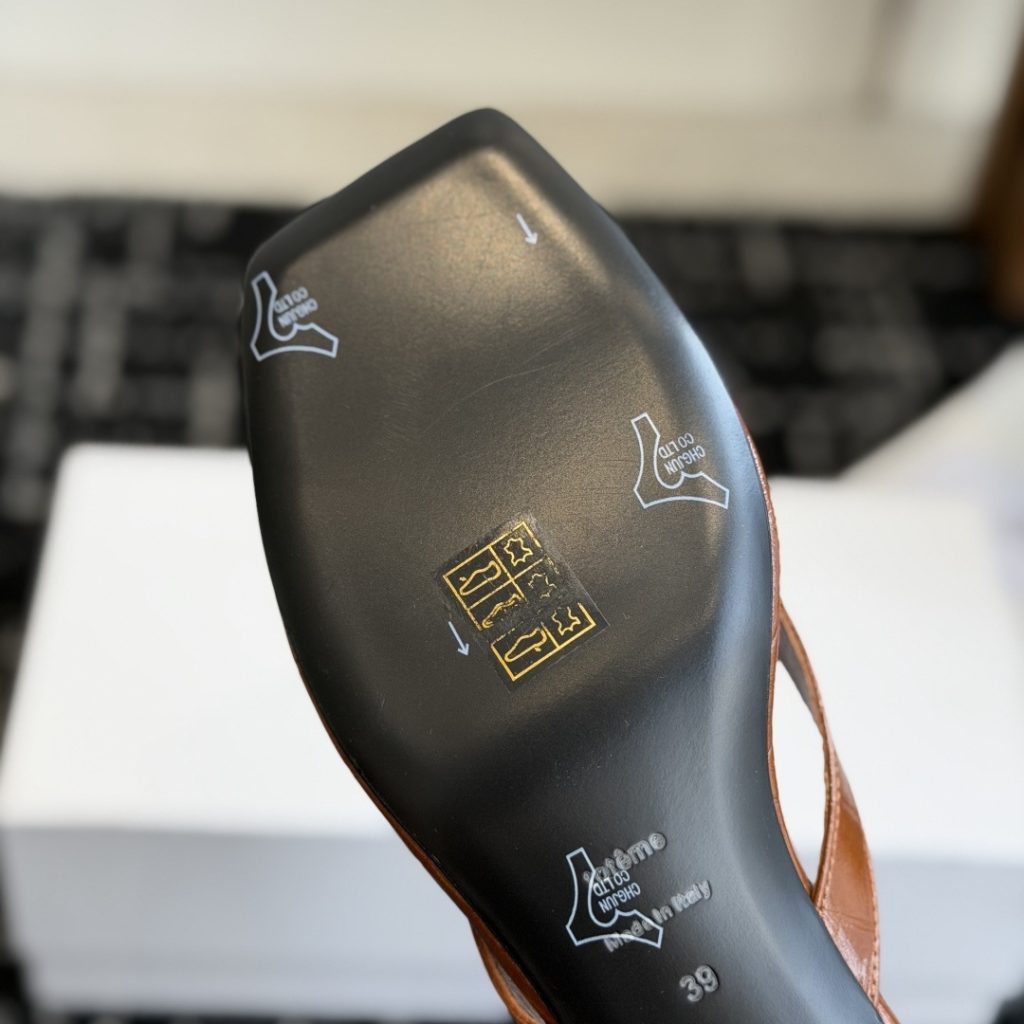 TOTEME Slippers in Premium Leather with Molded Rubber Outsole