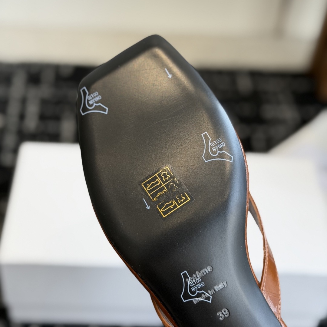TOTEME Slippers in Premium Leather with Molded Rubber Outsole