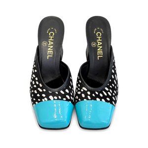 CHANEL Slippers in Premium Leather with Molded Rubber Outsole
