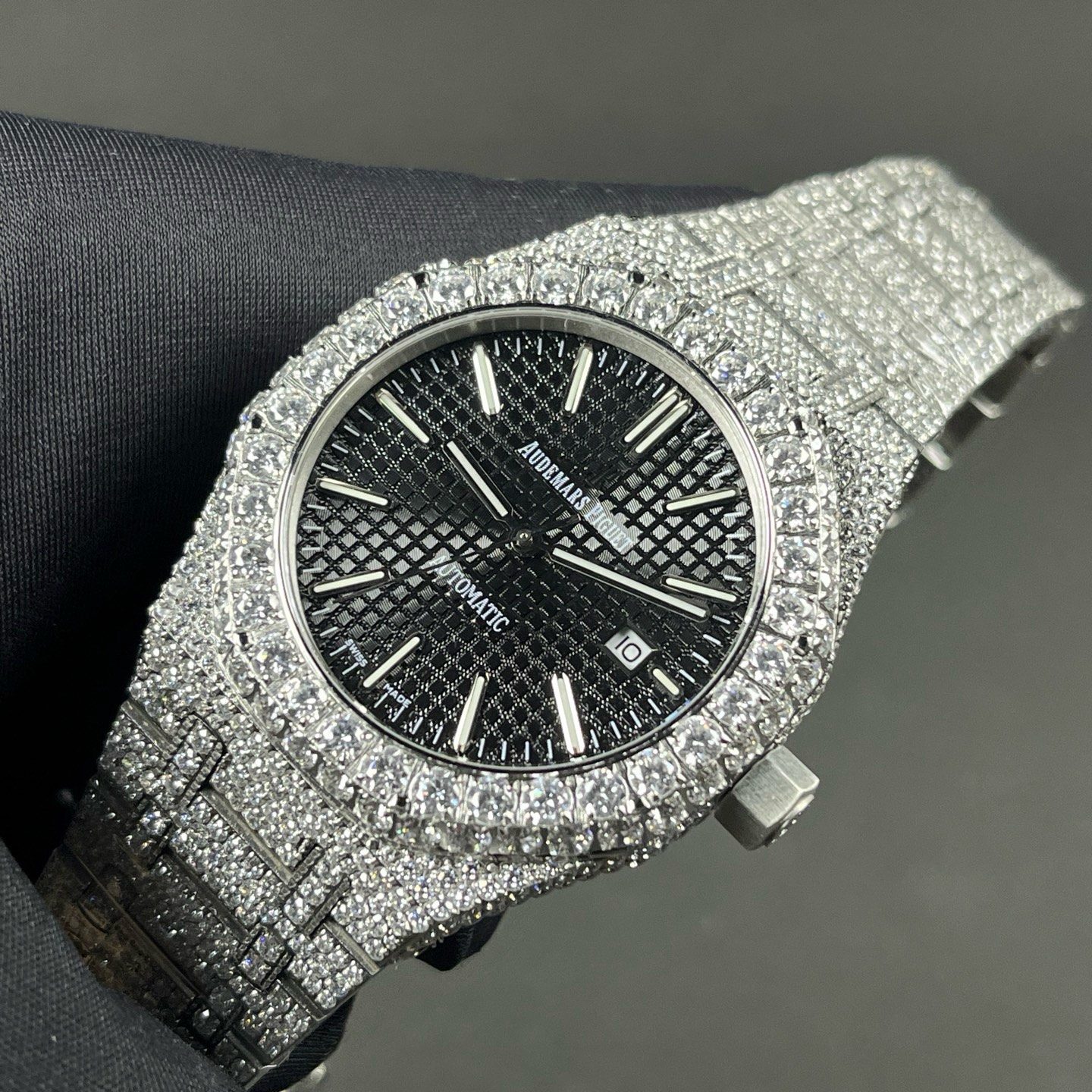 Audemars Piguet Royal Oak Audemars Piguet Royal Style Diamond Set Automatic Watch, Black Dial Date Metal BraceletDiamond Watch