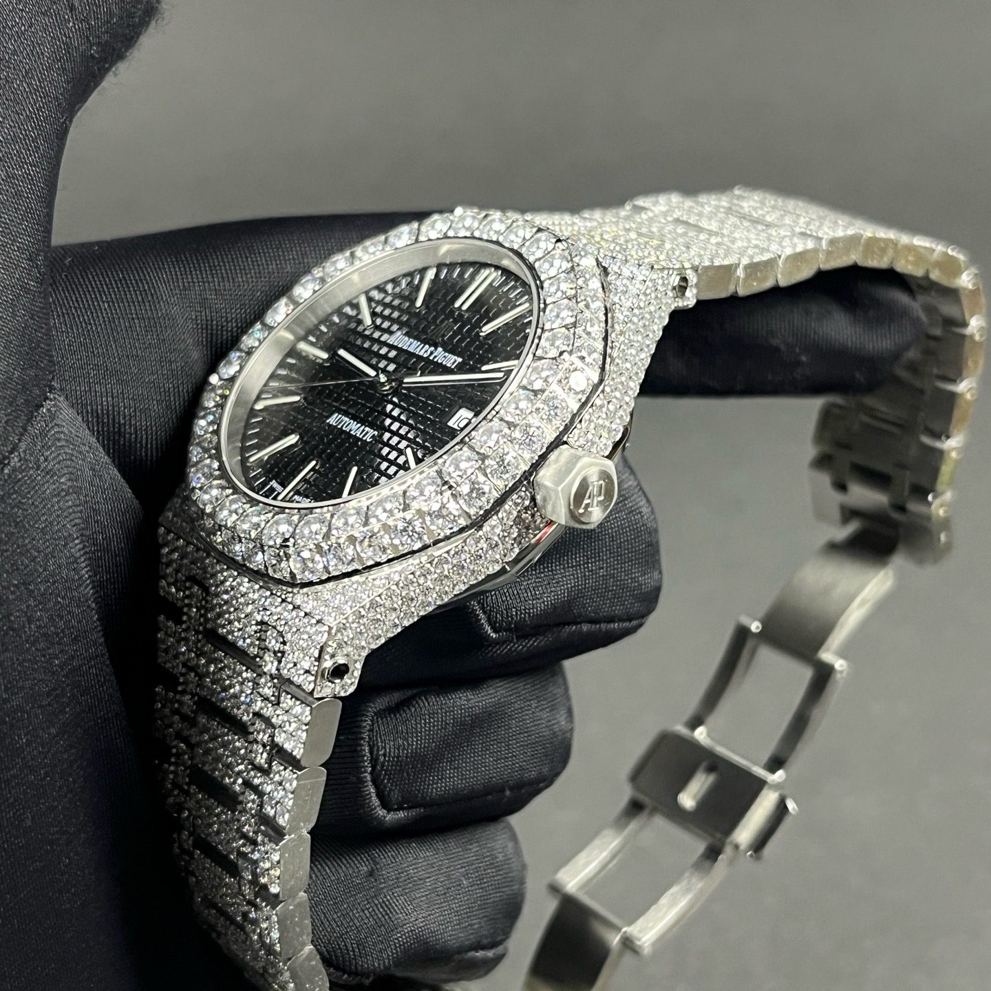 Audemars Piguet Royal Oak Audemars Piguet Royal Style Diamond Set Automatic Watch, Black Dial Date Metal BraceletDiamond Watch