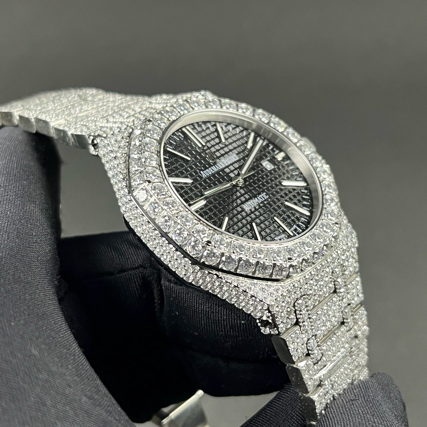Audemars Piguet Royal Oak Audemars Piguet Royal Style Diamond Set Automatic Watch, Black Dial Date Metal BraceletDiamond Watch