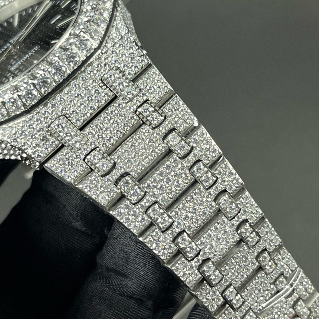 Audemars Piguet Royal Oak Audemars Piguet Royal Style Diamond Set Automatic Watch, Black Dial Date Metal BraceletDiamond Watch