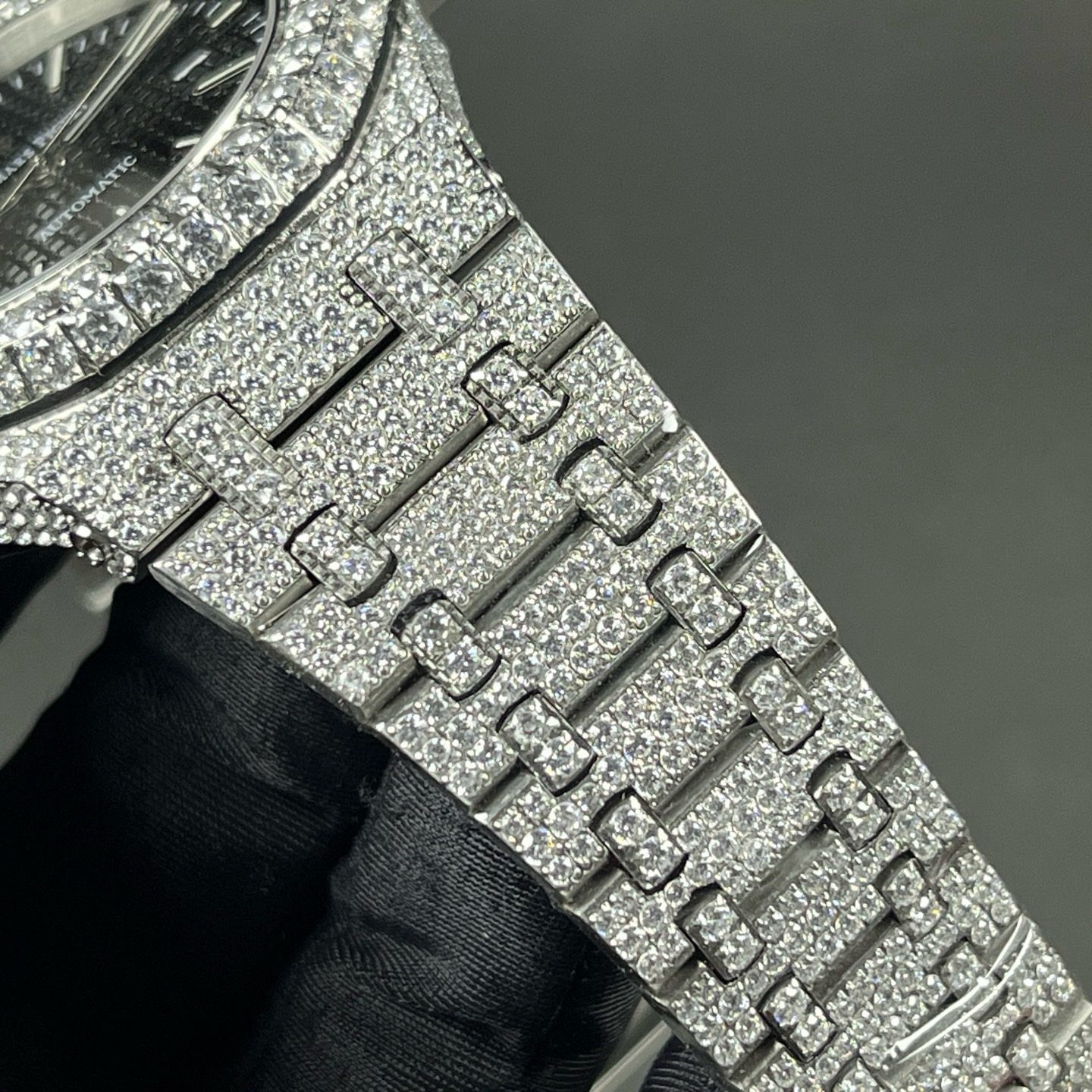 Audemars Piguet Royal Oak Audemars Piguet Royal Style Diamond Set Automatic Watch, Black Dial Date Metal BraceletDiamond Watch