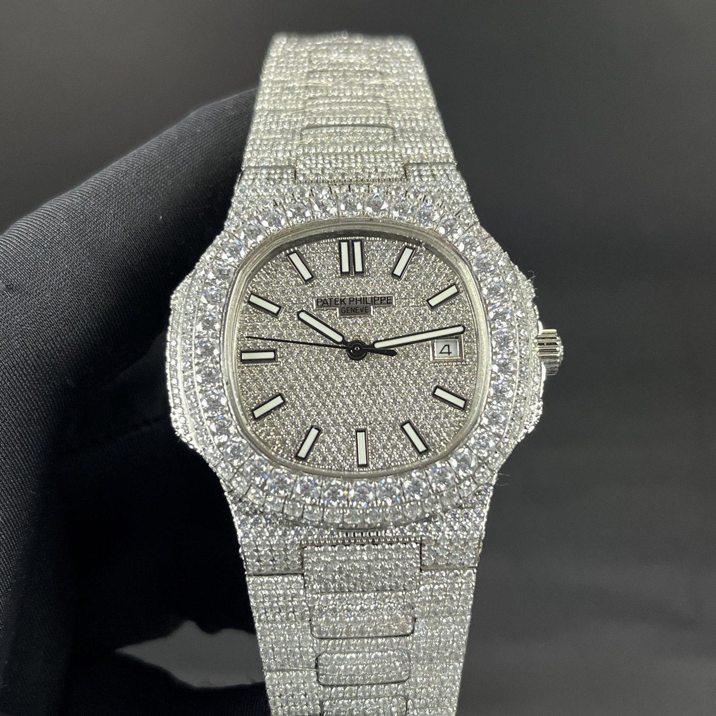 Patek Philippe Nautilus DiamPatek Philippe Nautilus Style Automatic Watch, White Dial Diamond Index Metal Braceletond Watch