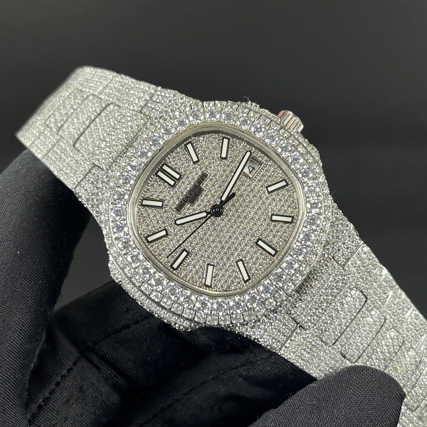 Patek Philippe Nautilus DiamPatek Philippe Nautilus Style Automatic Watch, White Dial Diamond Index Metal Braceletond Watch