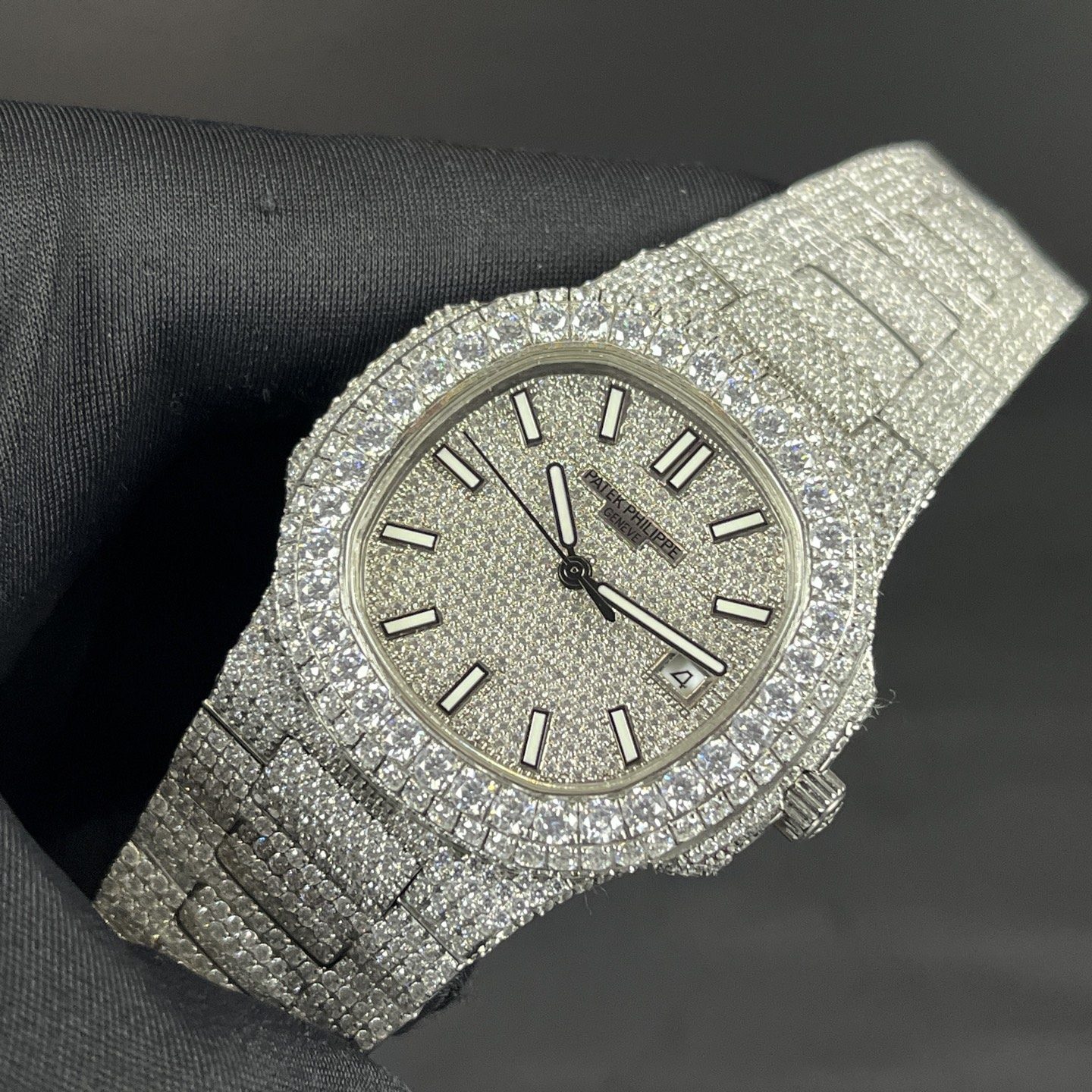 Patek Philippe Nautilus DiamPatek Philippe Nautilus Style Automatic Watch, White Dial Diamond Index Metal Braceletond Watch