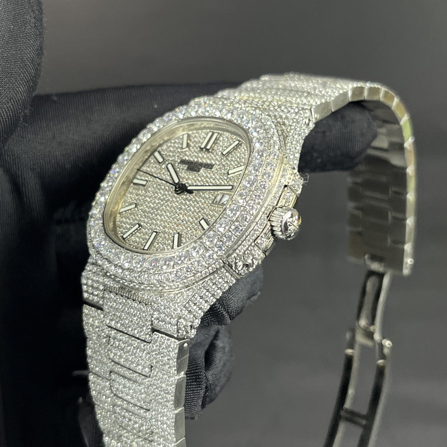 Patek Philippe Nautilus DiamPatek Philippe Nautilus Style Automatic Watch, White Dial Diamond Index Metal Braceletond Watch