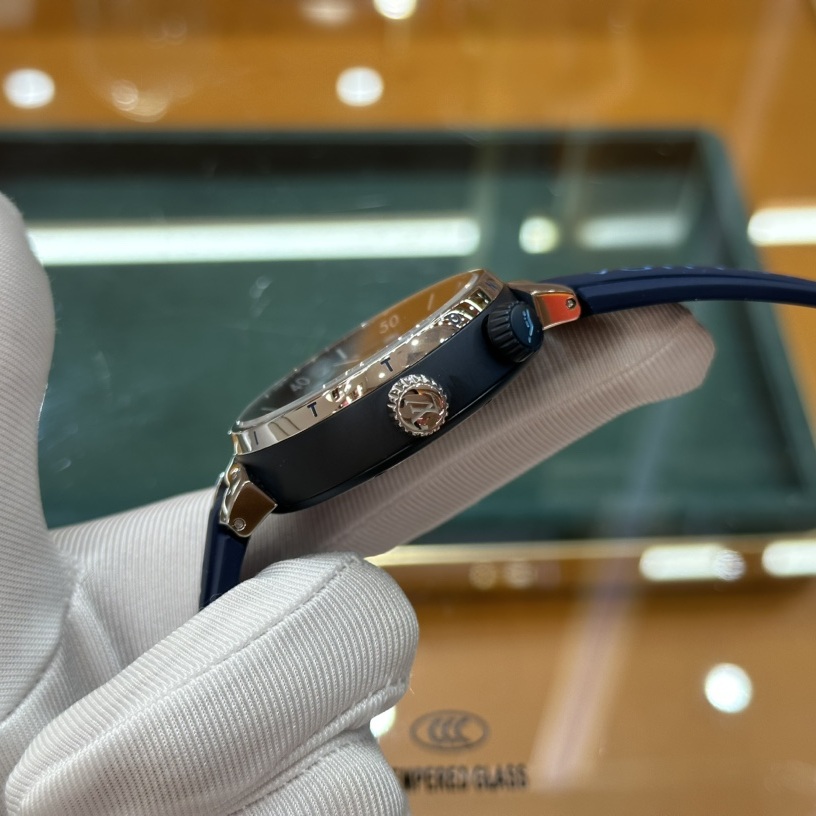 Louis Vuitton Diver WatchLouis Vuitton Tambour Style Automatic Watch, Blue Dial Rubber Strap