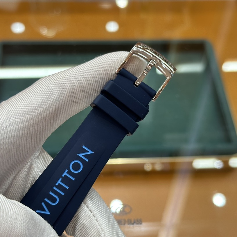 Louis Vuitton Diver WatchLouis Vuitton Tambour Style Automatic Watch, Blue Dial Rubber Strap