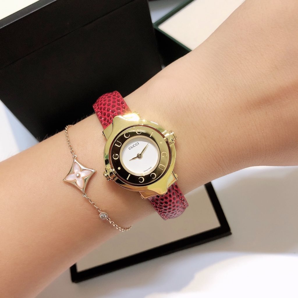 Gucci Vintage Reversible Bangle Watch, White Dial Red Reptile-pattern Leather Strap
