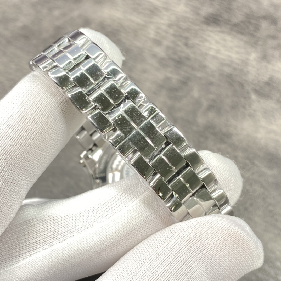 Chopard Happy Diamonds-StChopard Happy Style Automatic Watch, White Dial Roman Numeral Metal Braceletyle Watch with Floating Diamonds