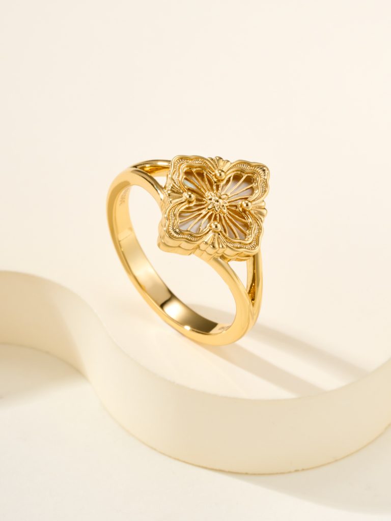 Buccellati Opera Tulle Ring Gold, White Mother-of-Pearl Flower motif, Opera Tulle filigree