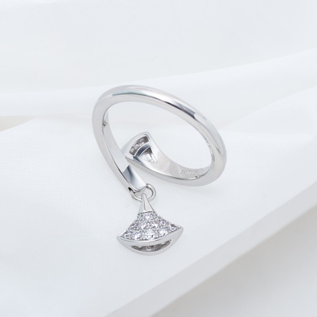 Bulgari Divas' Dream Ring Diamond Fan-shaped, Pendant