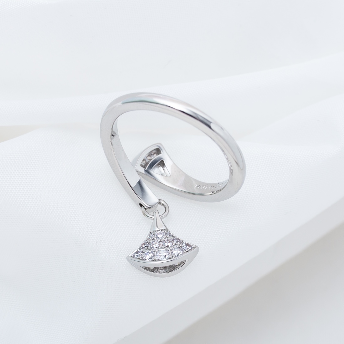 Bulgari Divas' Dream Ring Diamond Fan-shaped, Pendant