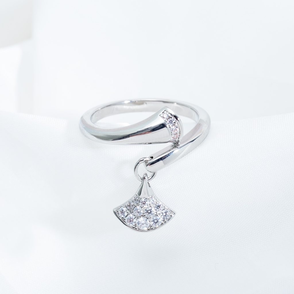Bulgari Divas' Dream Ring Diamond Fan-shaped, Pendant