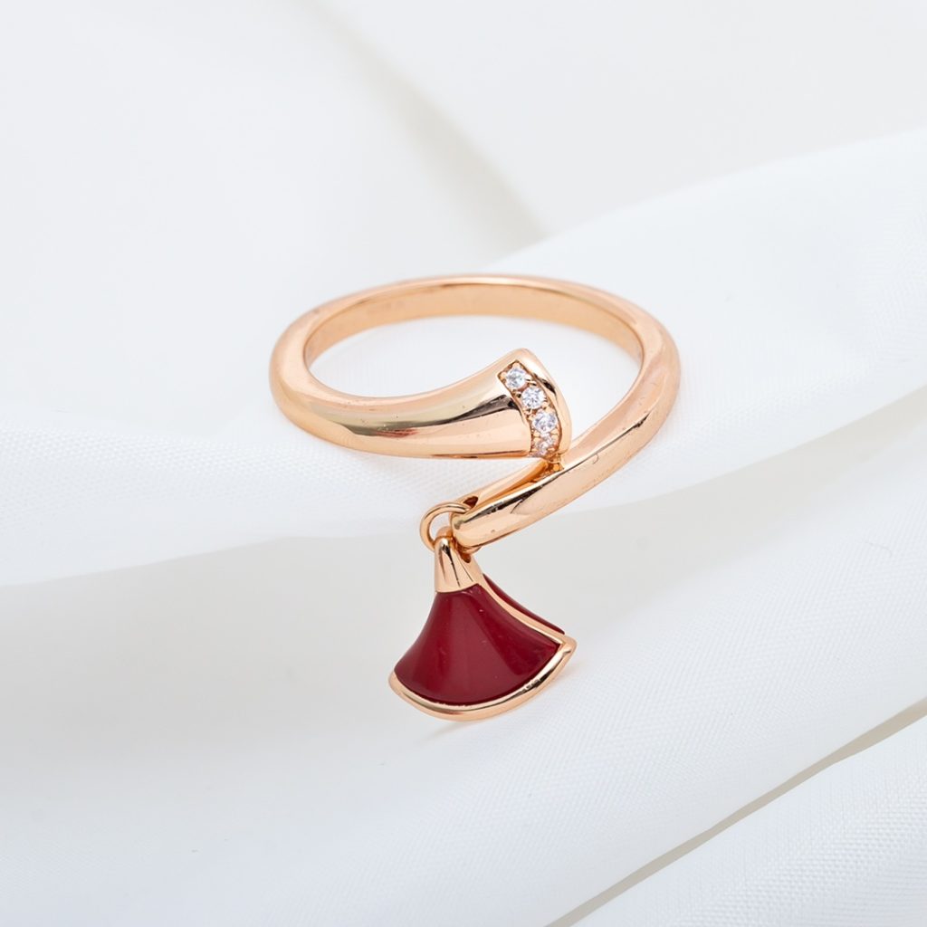 Bulgari Divas' Dream Ring Rose Gold, Diamond, Enamel Fan-shaped, Pendant