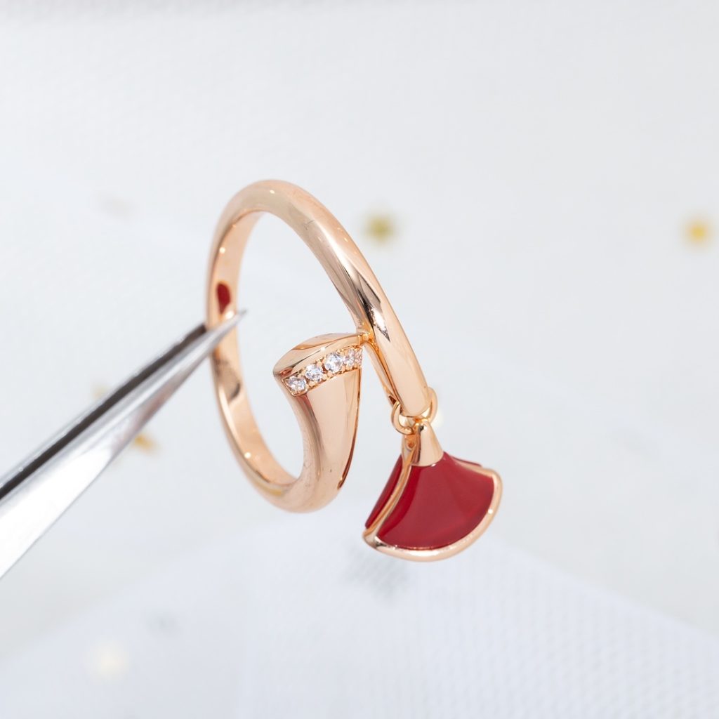 Bulgari Divas' Dream Ring Rose Gold, Diamond, Enamel Fan-shaped, Pendant