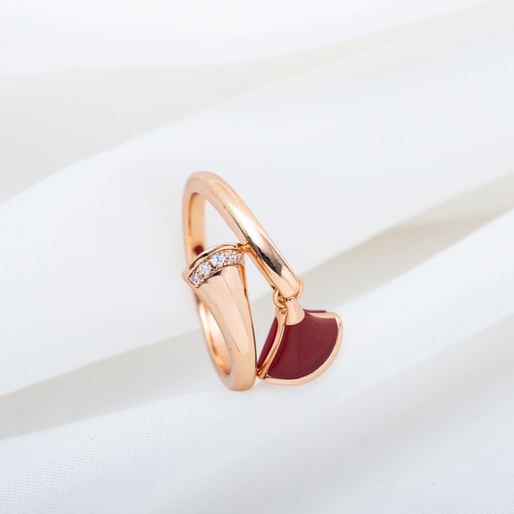 Bulgari Divas' Dream Ring Rose Gold, Diamond, Enamel Fan-shaped, Pendant