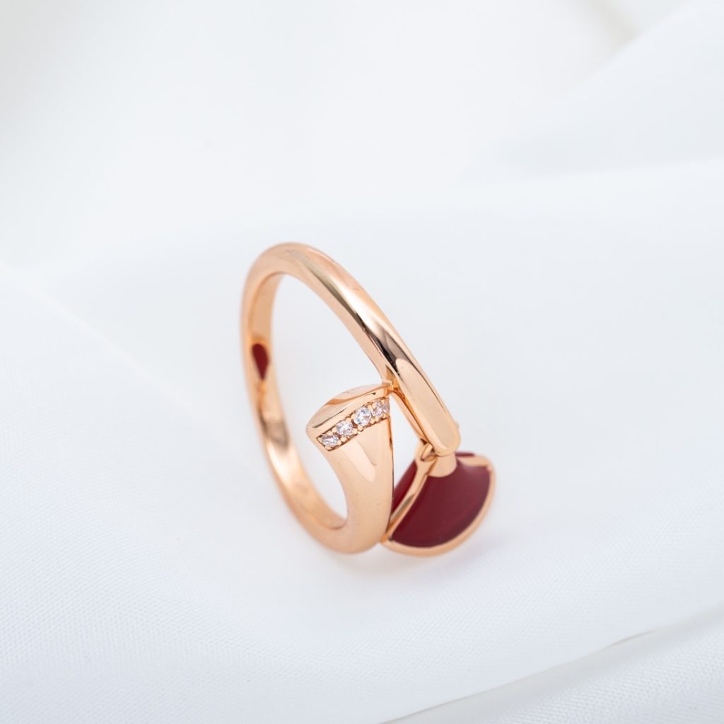 Bulgari Divas' Dream Ring Rose Gold, Diamond, Enamel Fan-shaped, Pendant