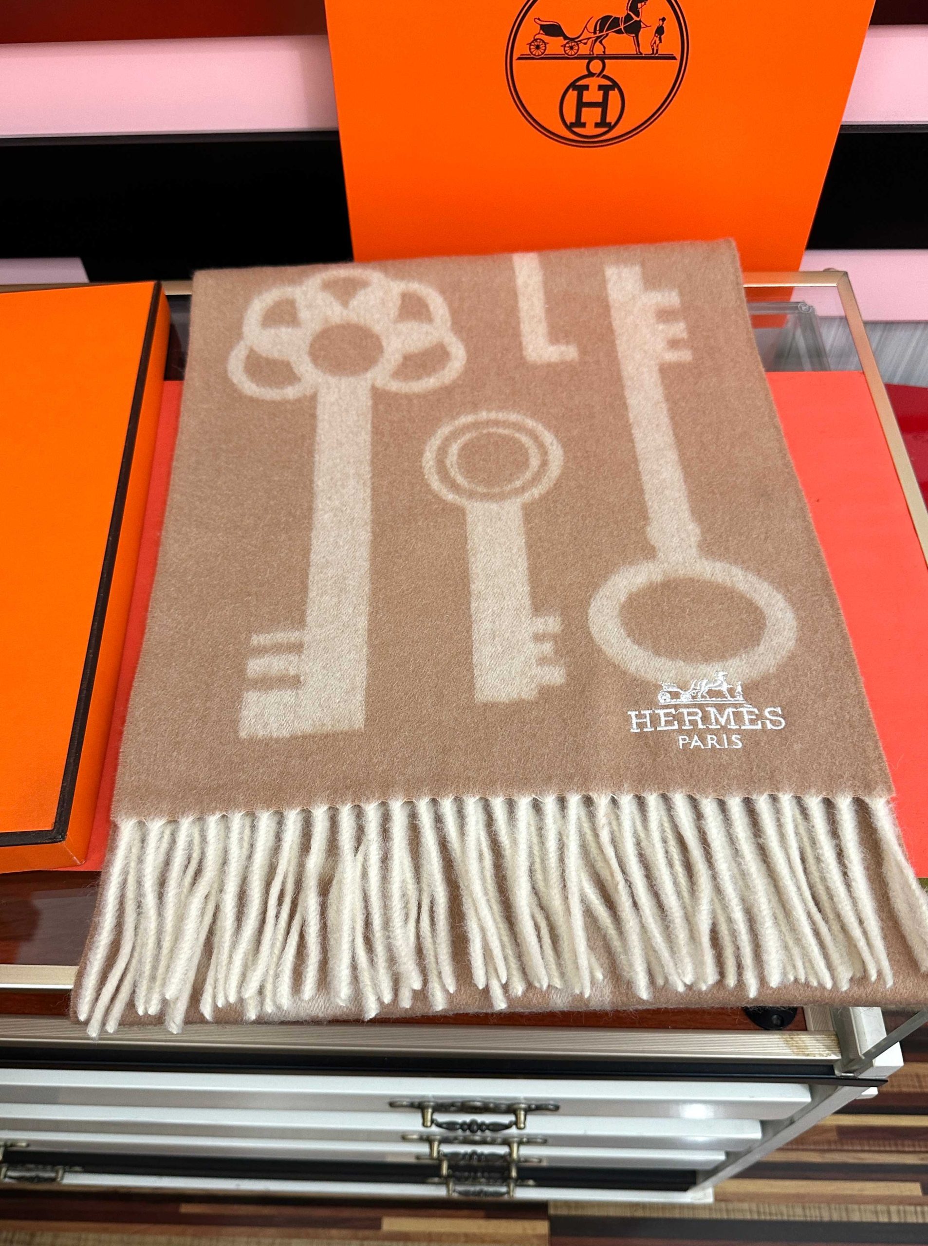 Hermès Scarf Cashmere Rectangular Fringed Edge
