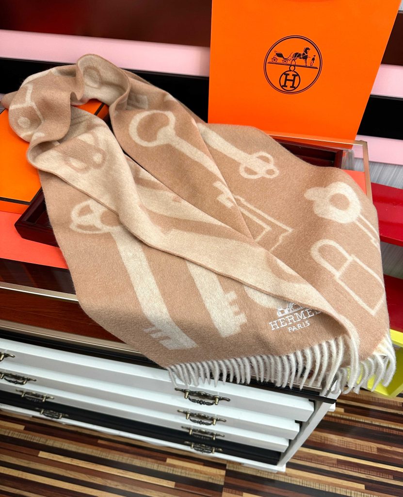 Hermès Scarf Cashmere Rectangular Fringed Edge