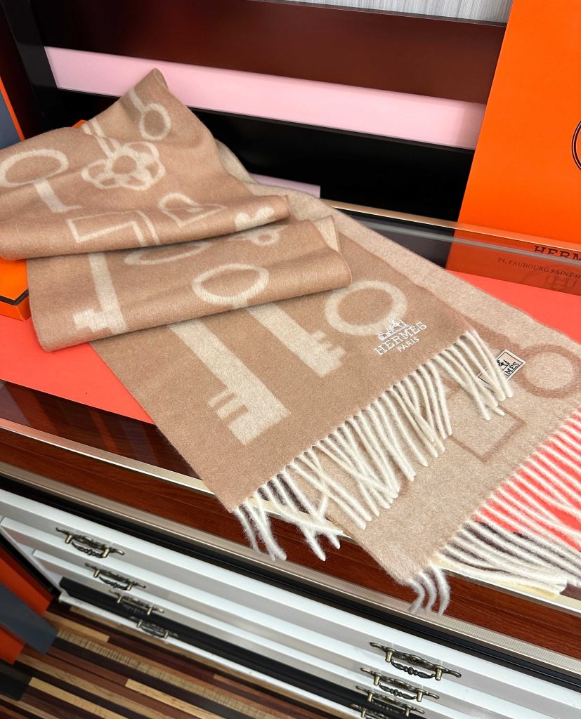 Hermès Scarf Cashmere Rectangular Fringed Edge