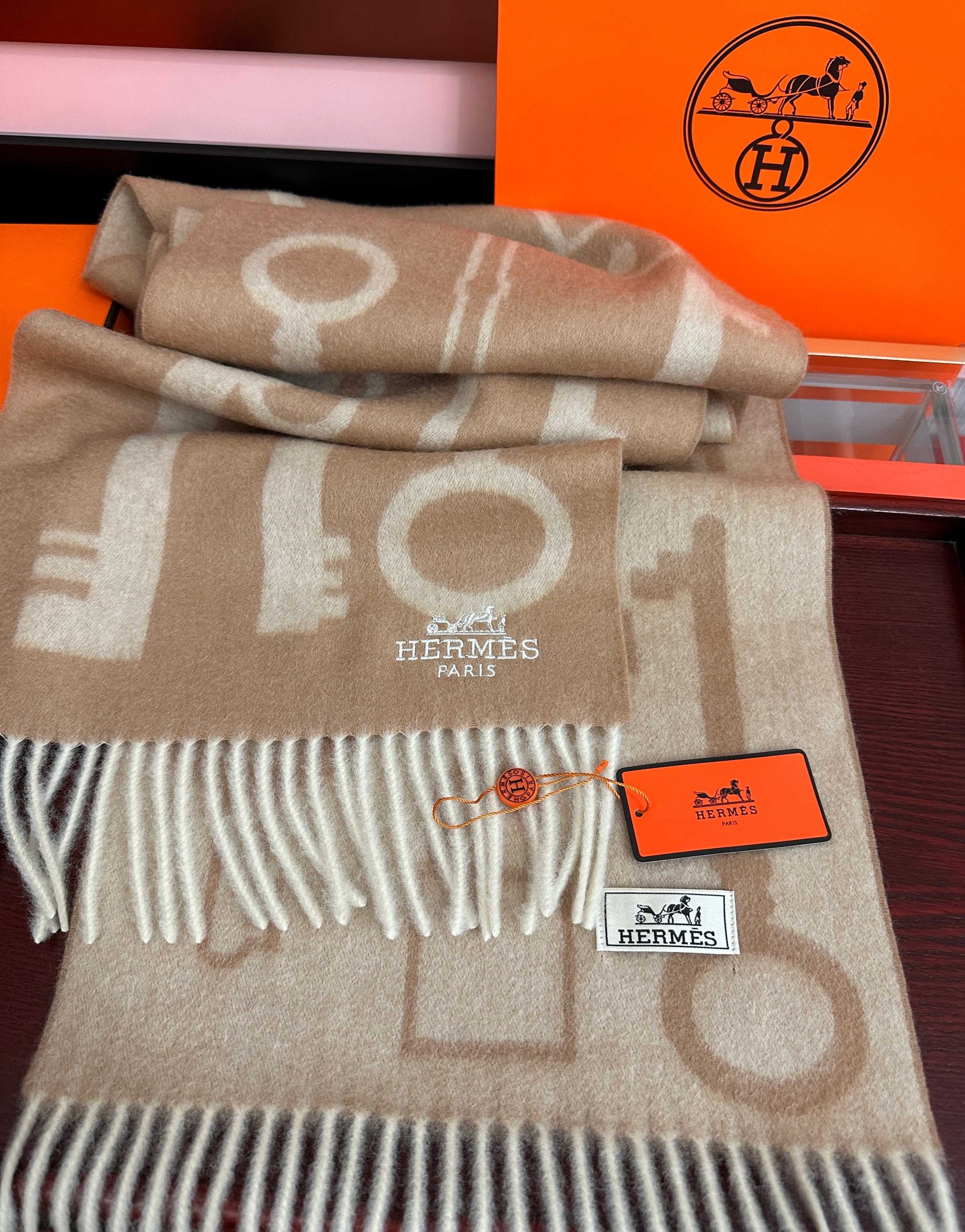Hermès Scarf Cashmere Rectangular Fringed Edge