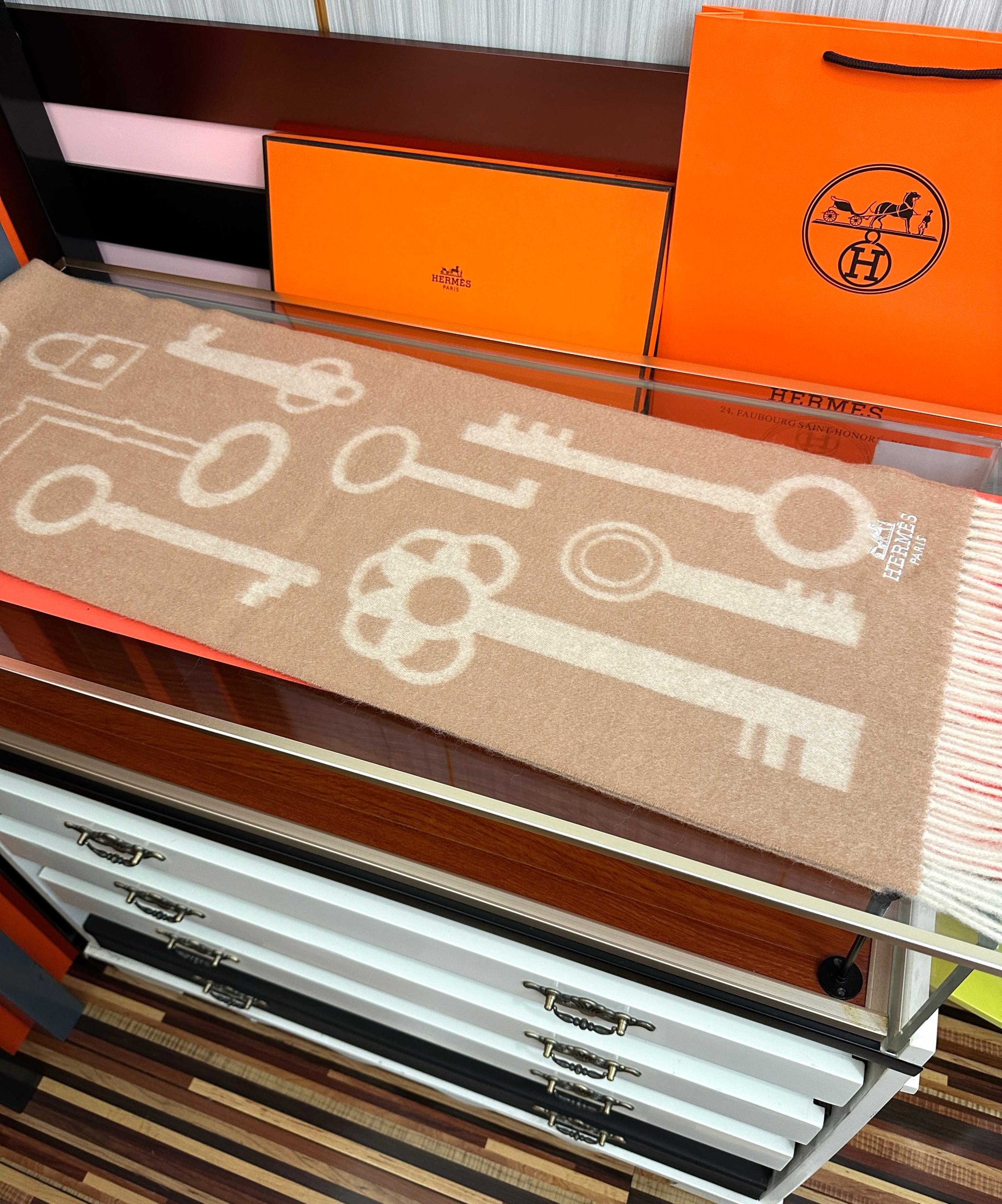 Hermès Scarf Cashmere Rectangular Fringed Edge
