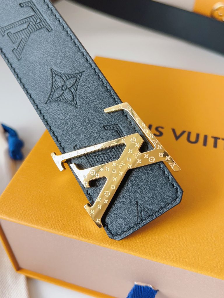 Louis Vuitton Belt Calfskin leather Monogram Eclipse reversible belt with gold-tone LV buckle